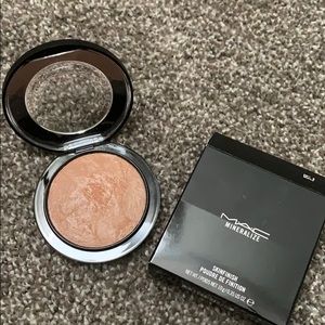 Used twice Mac mineralize skin finish powder
